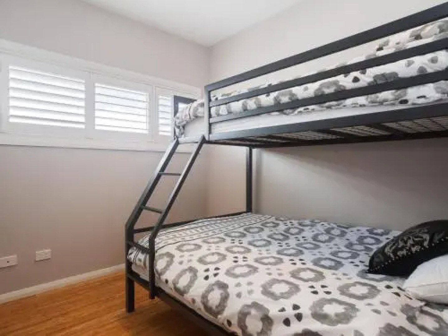 7 Judith Street - Stunning Duplex With Ducted Air