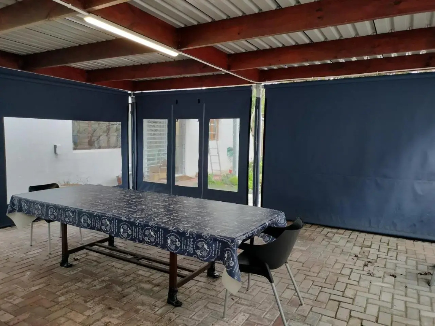 Cozy 4 bedroom house enclosed by sea and mountain.