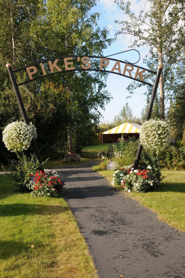 Pike's Waterfront Lodge