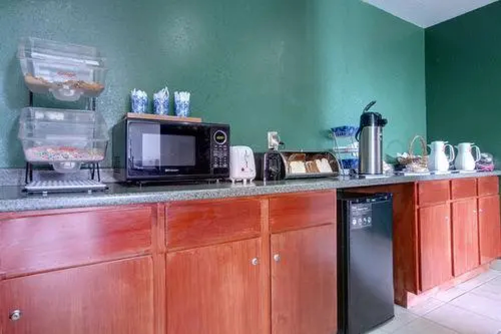 罗拉骑士酒店(Knights Inn Rolla)