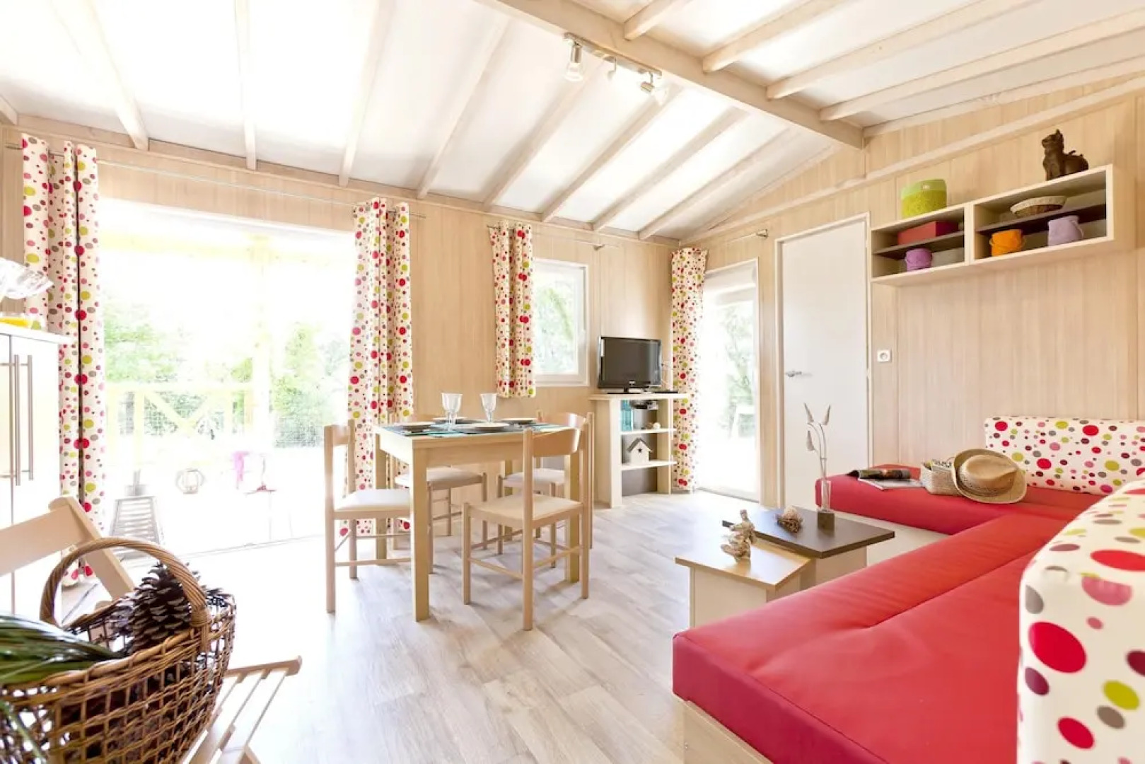 Bungalow With 3 Bedrooms in La Chapelle-hermier, With Pool Access, Furnished Terrace and Wifi - 12 km From the Beach