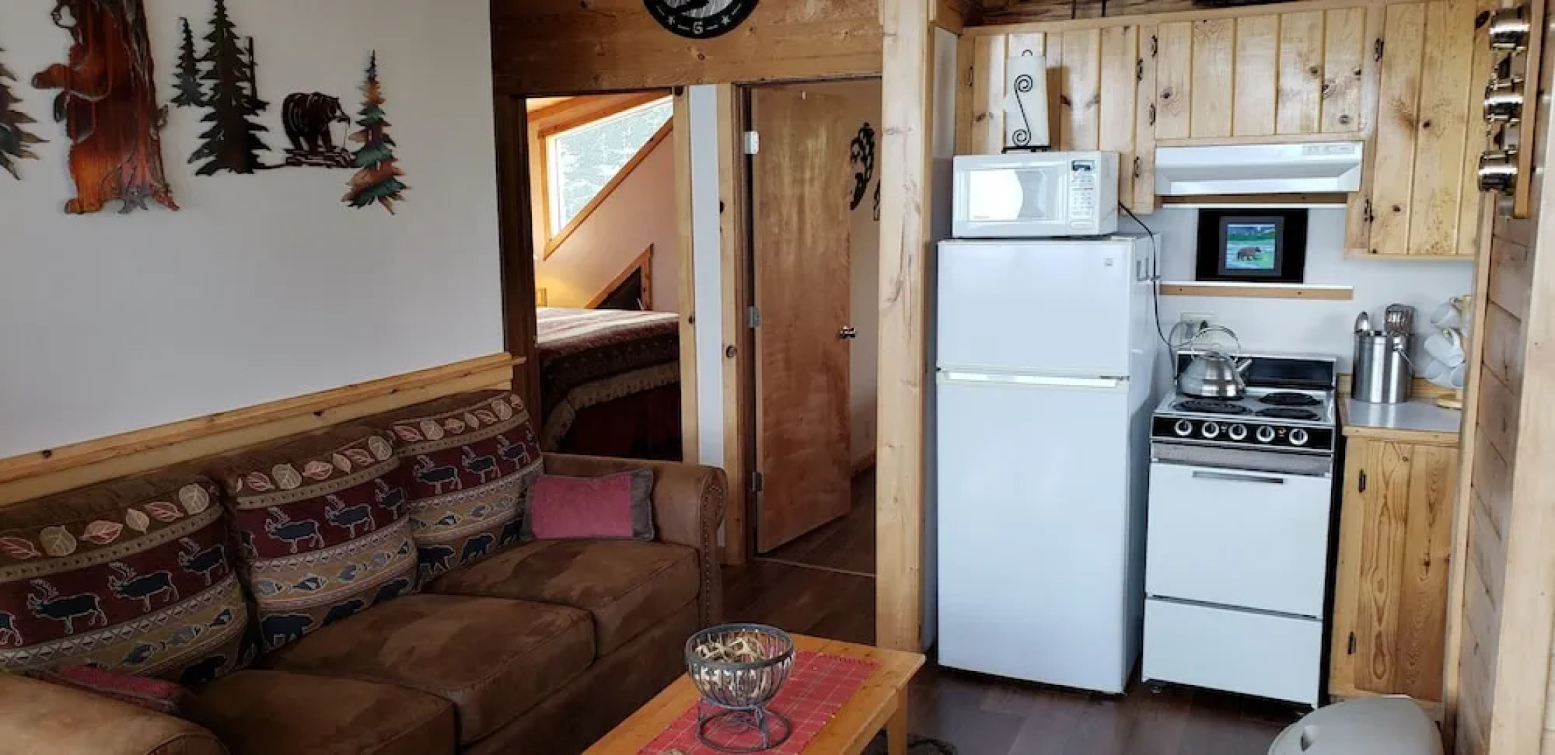 Resurrection Lodge on the Bay