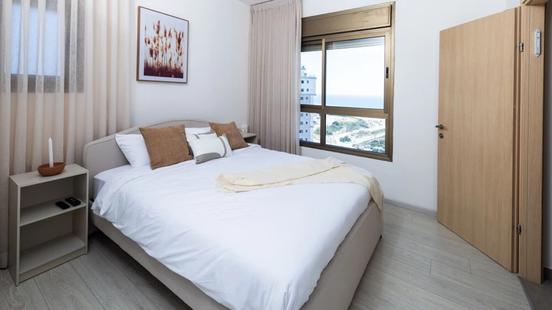 SeaFront Luxurious 3 BR Apartment