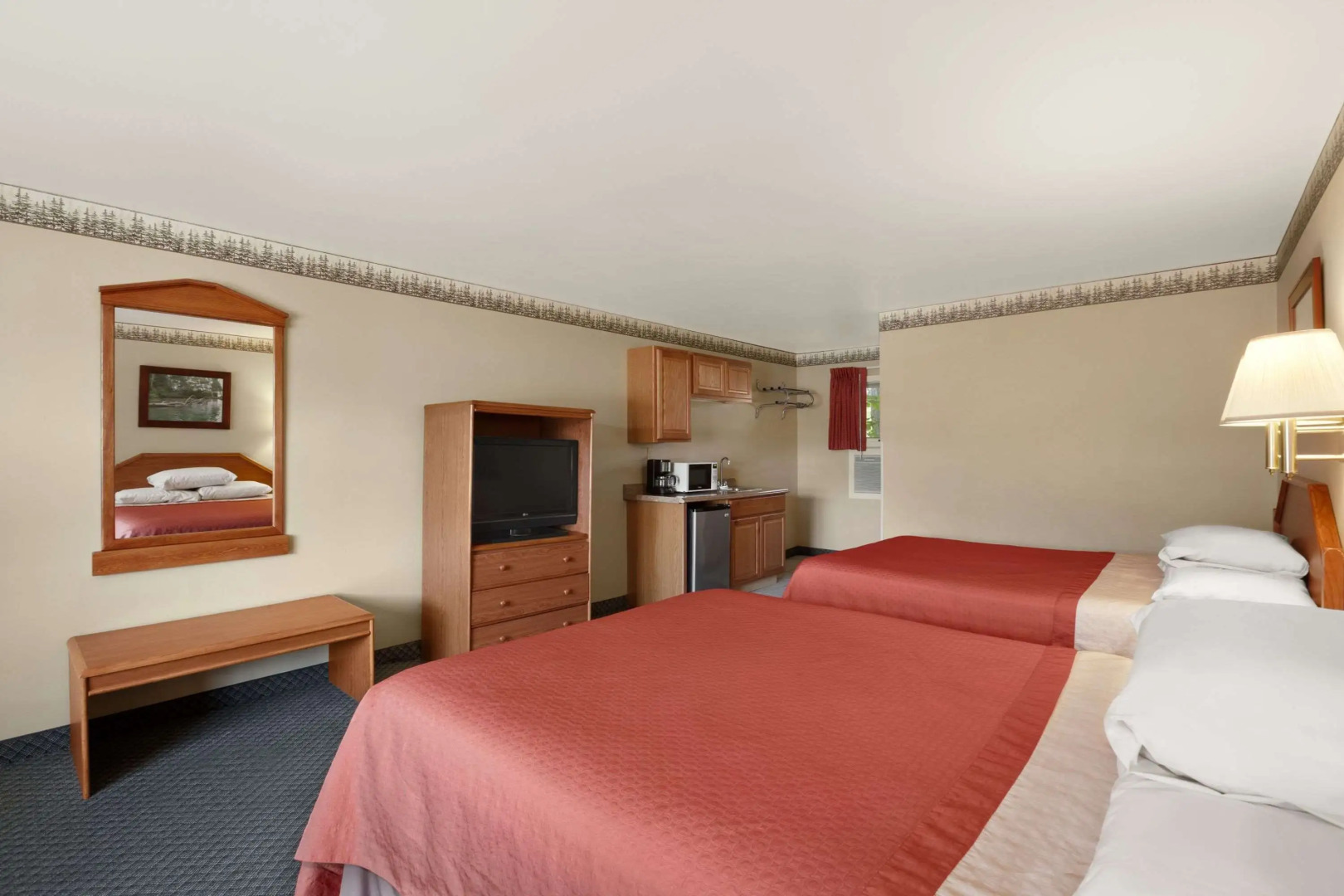 Super 8 by Wyndham Lake George/Downtown