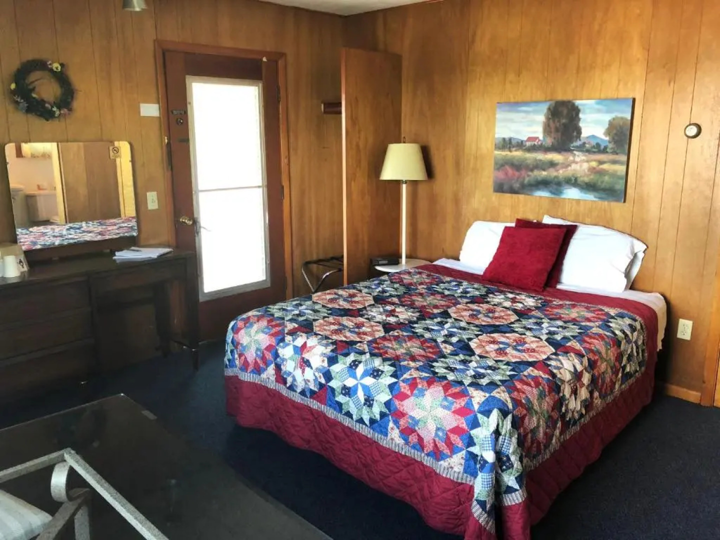 Showboat Motel Restaurant & Bar