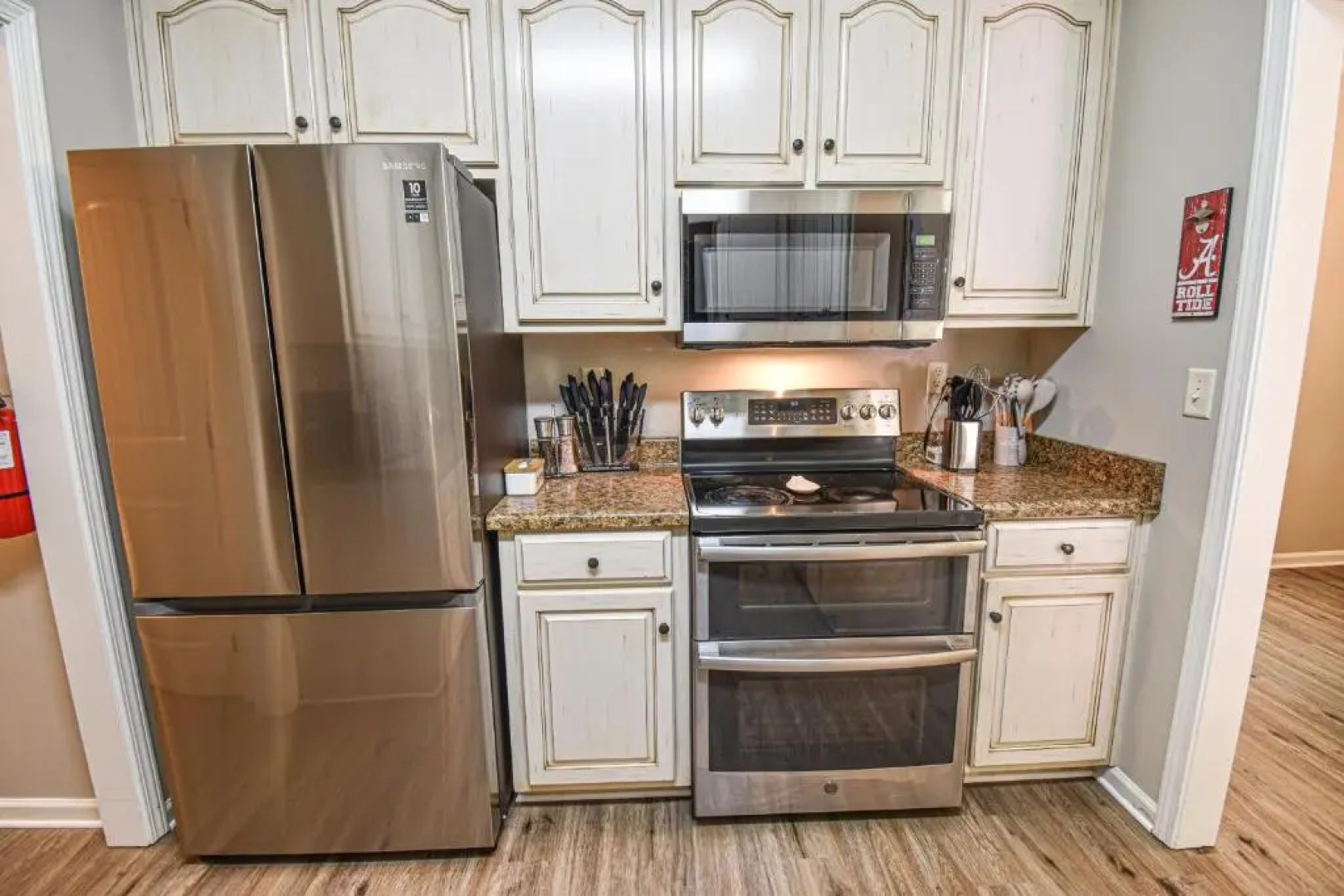 The Crimson Retreat Only 5 Miles to the Stadium BBQ Coffee Games