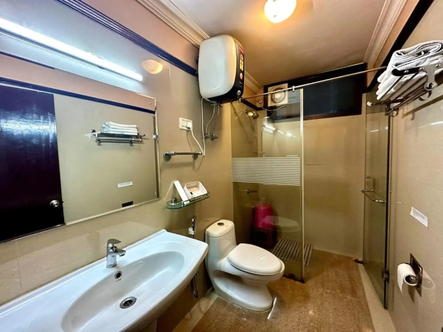 Yarlam Portico Resort