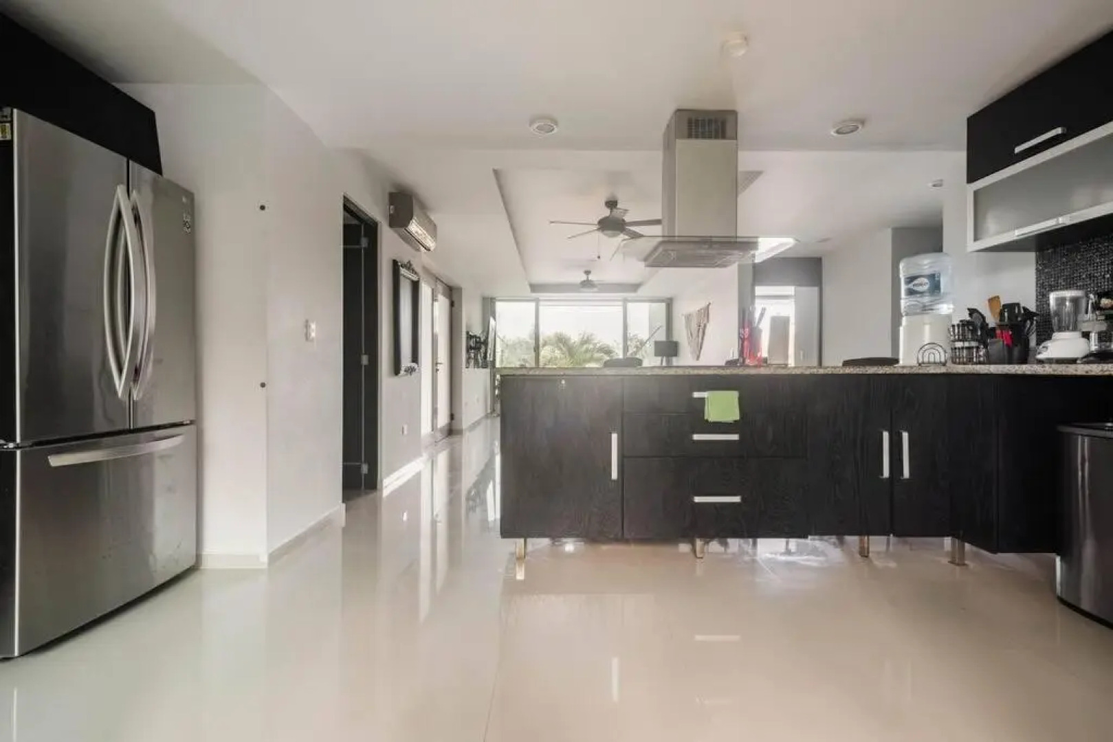 Peaceful & beautiful 3 min walking to the beach