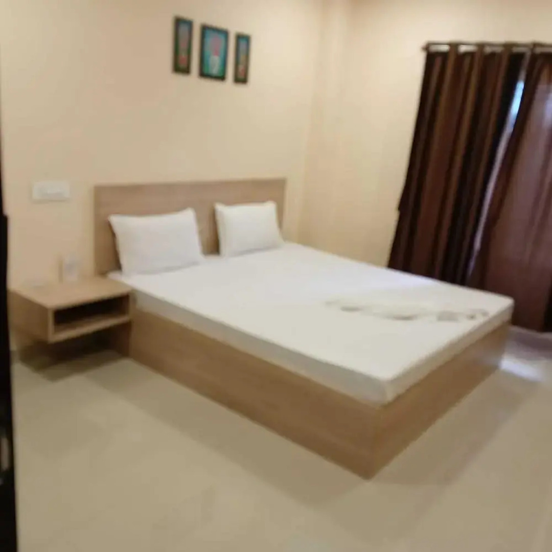 Regal Guest House by ROH