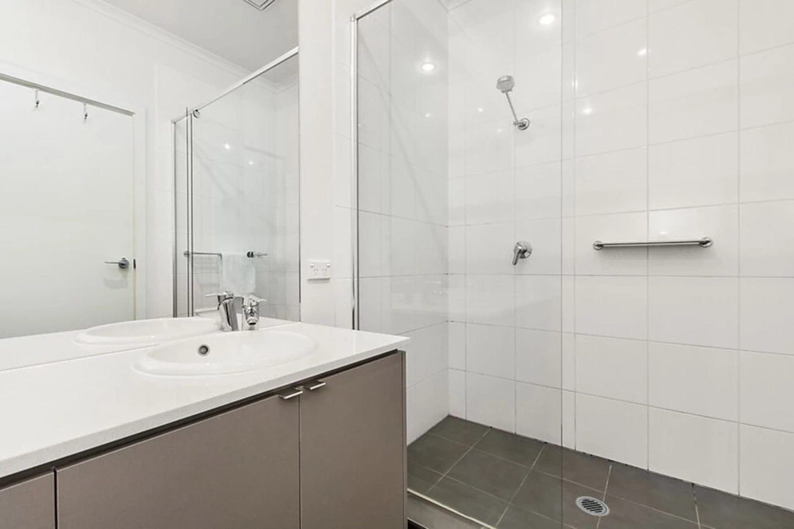 3 Bedroom Condo Near Pool