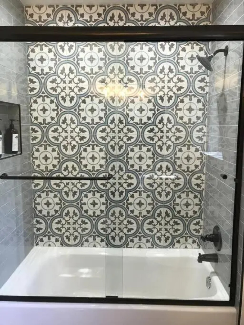 Whispering Pine Modern Luxe, 3 Level, 2000 sqft, AC, View, Dogs, Village