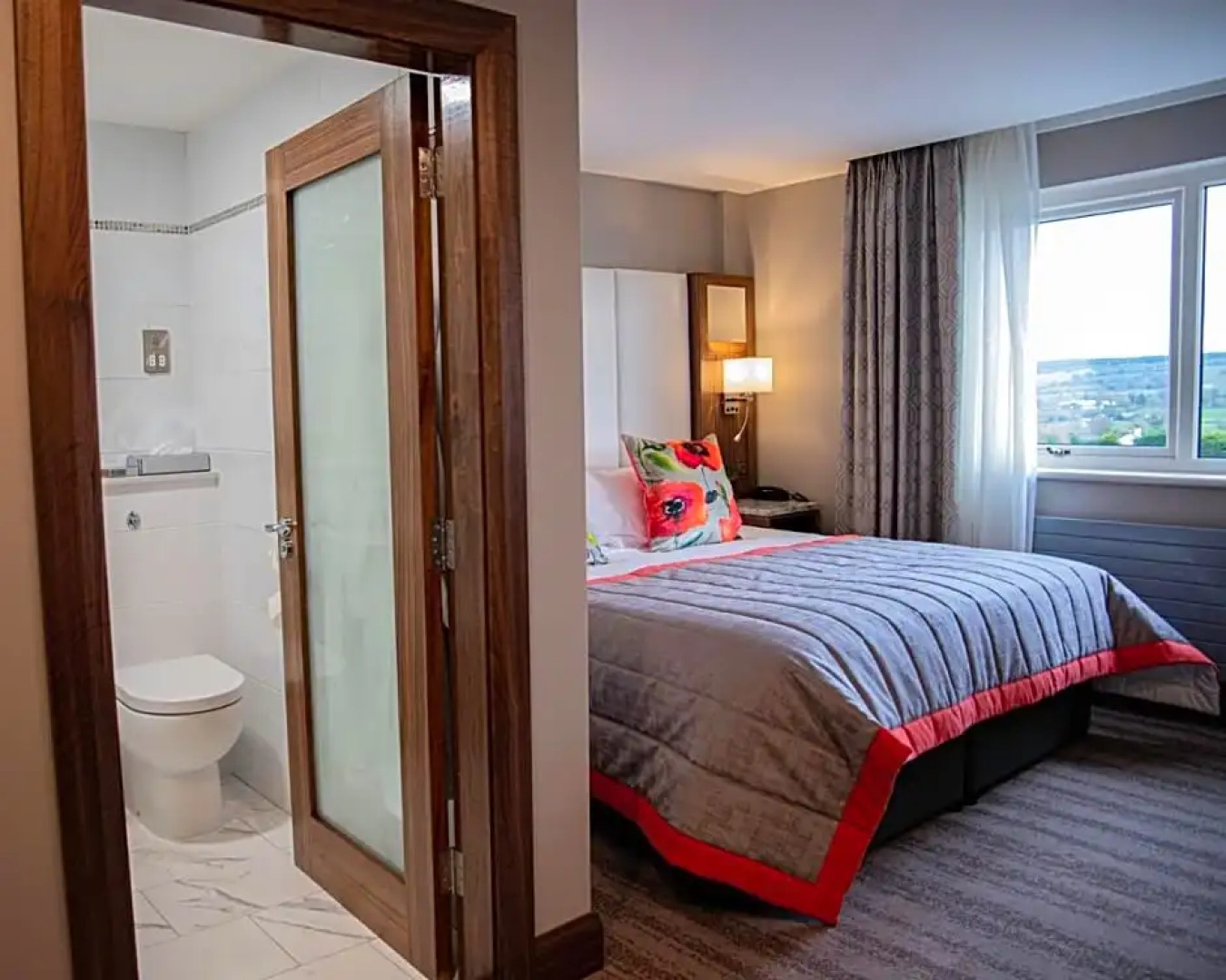 The Valley Hotel & Carriage Gardens