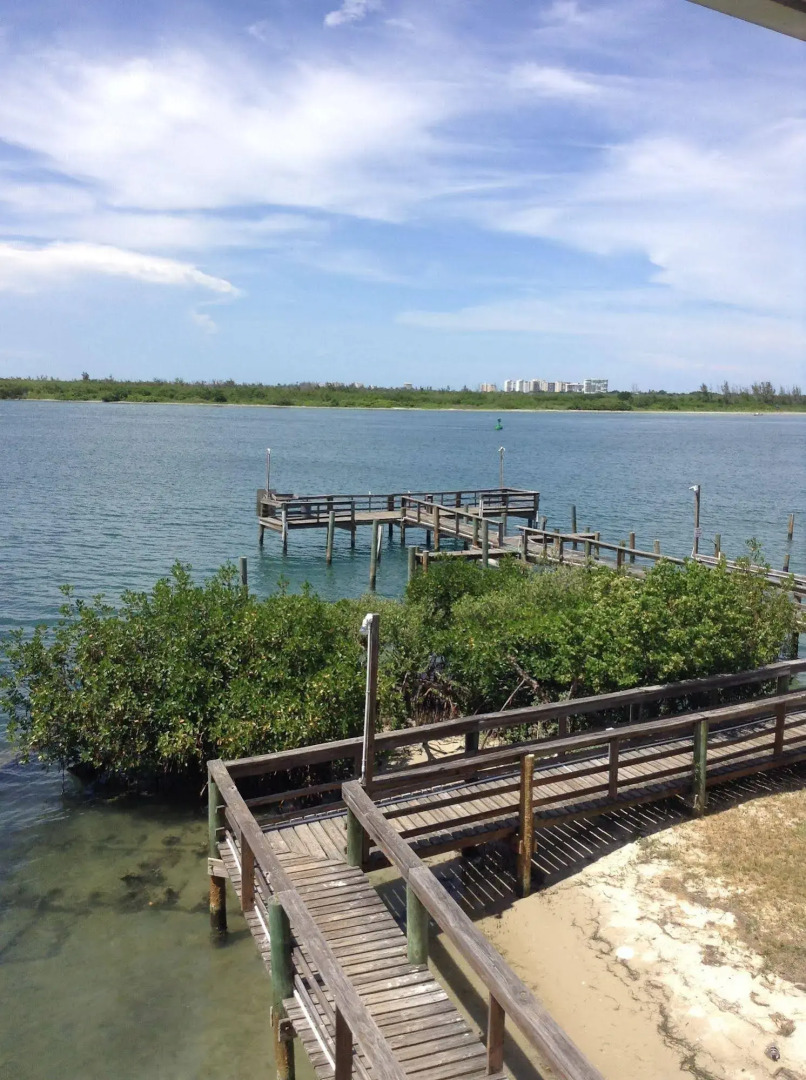 Dockside Inn & Resort