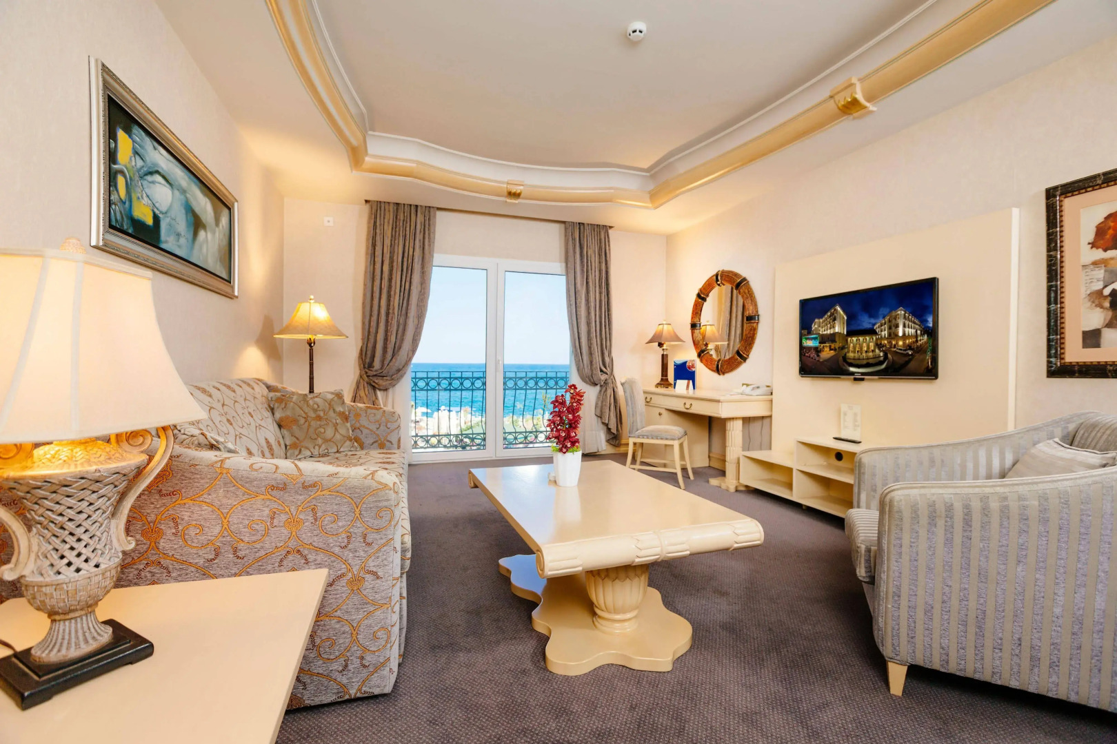 Rocks Hotel & Casino