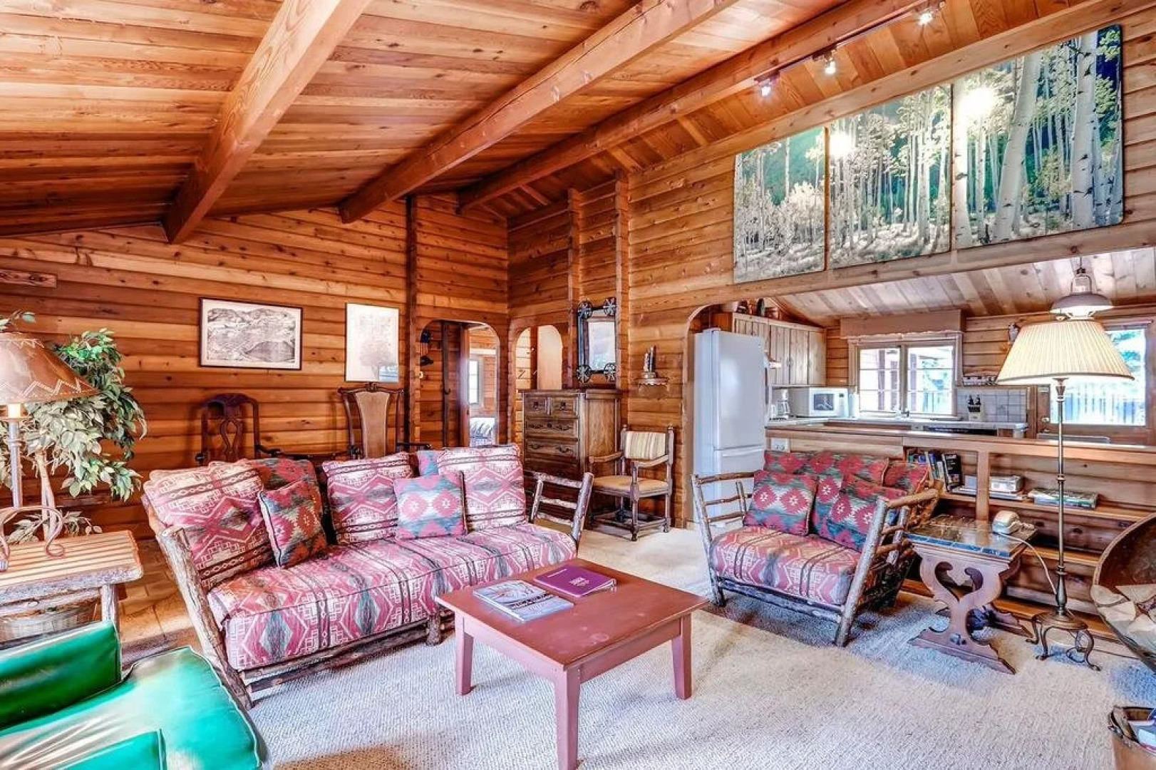 Alm Haus Standard Downtown Private Home by McCartney