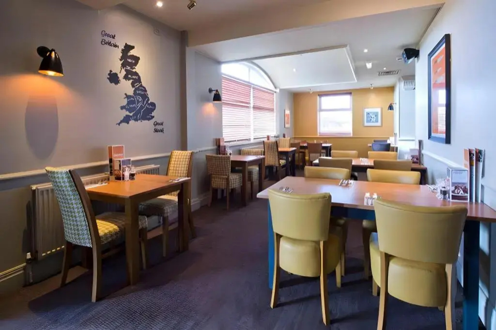 Premier Inn Livingston (M8/J3)