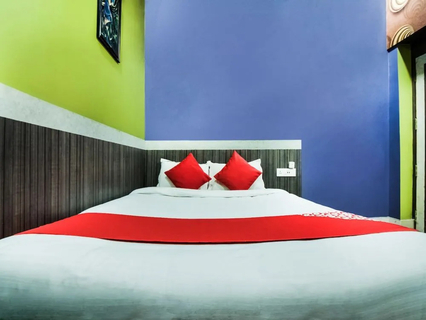 Oyo 28557 Hotel M V International