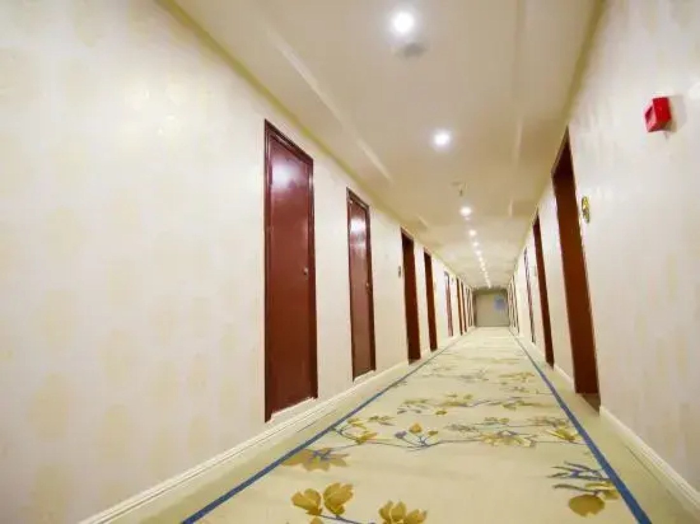 Dongxing Dongyi Hotel (Beilun Avenue Port)