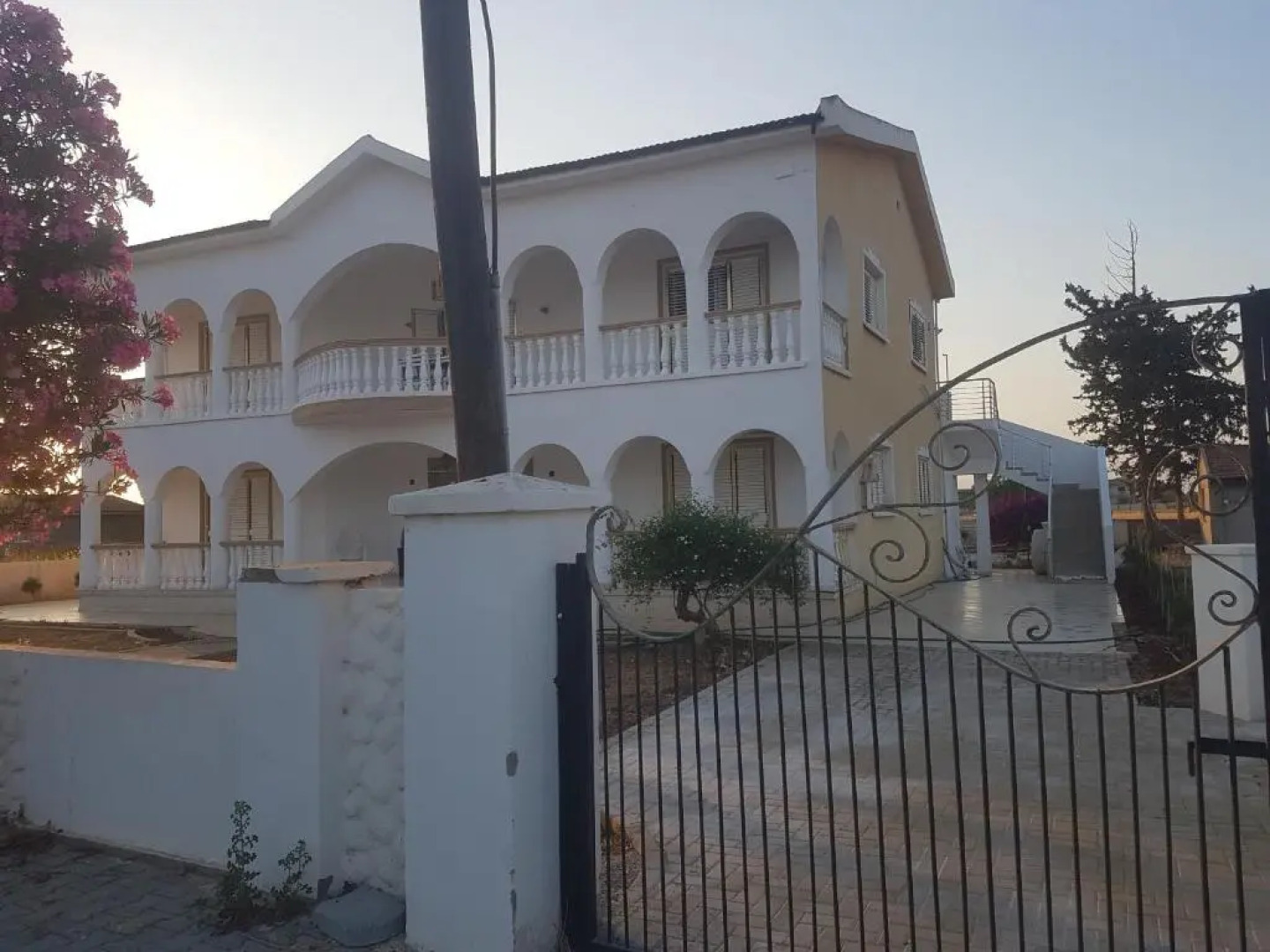 SALAMIS HOUSE and FLAT LETS