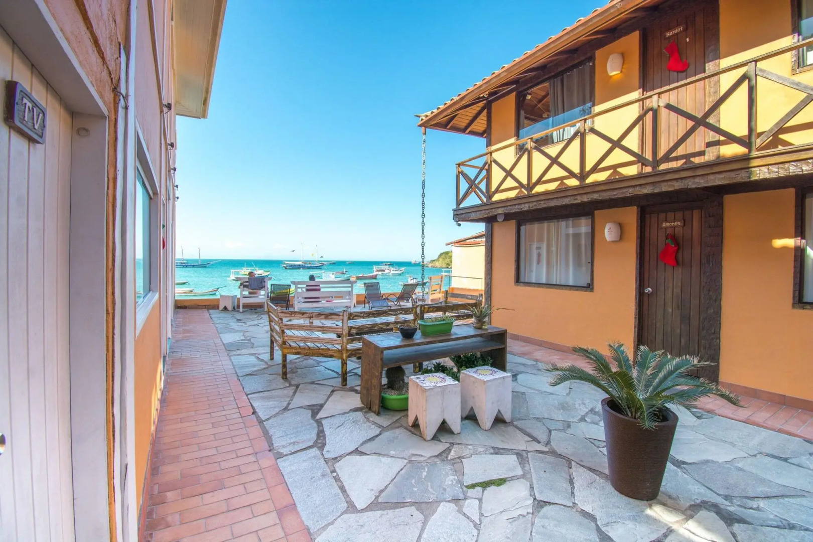 Bamboo Búzios Hostel