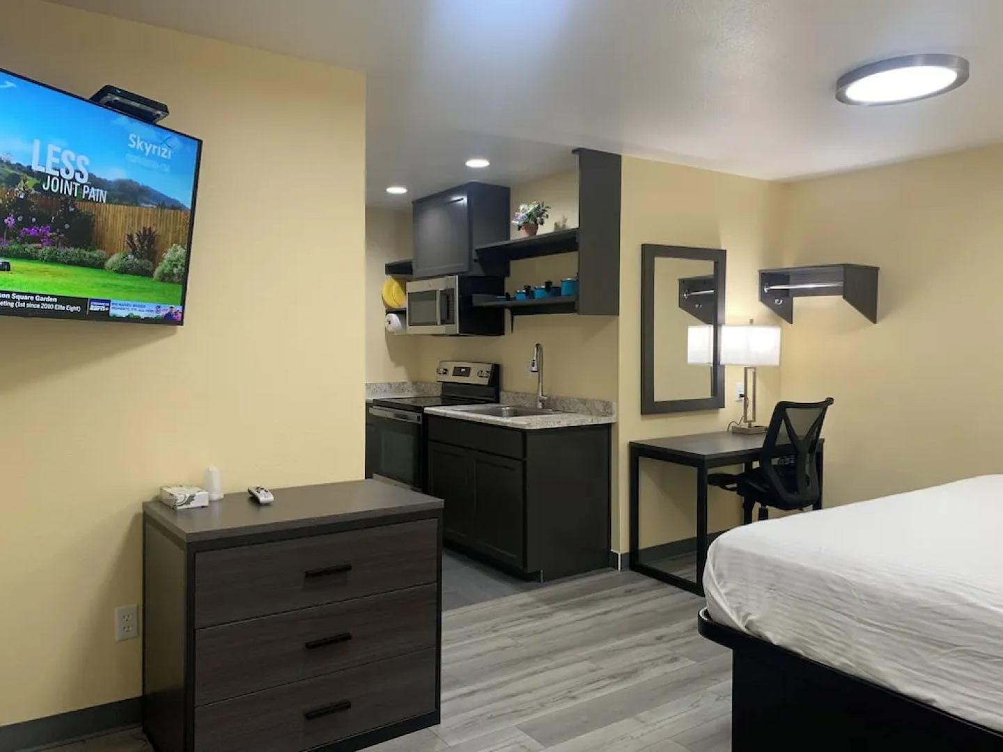 Plaza Motel