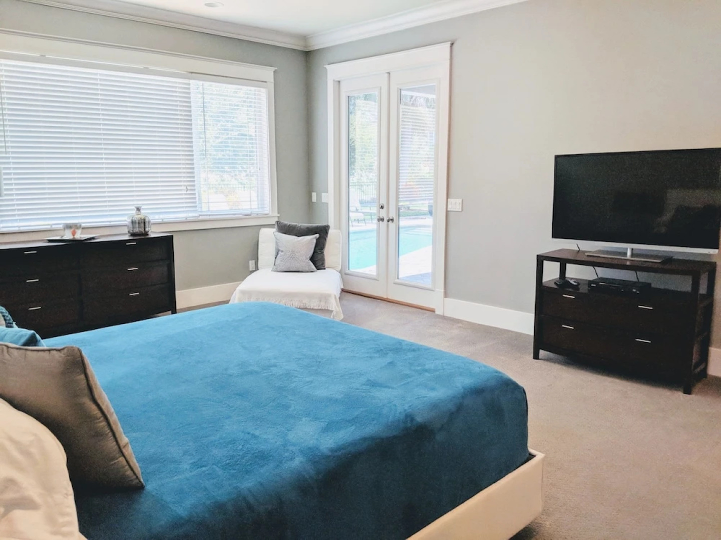 Palm River Estate - Five Bedroom Home