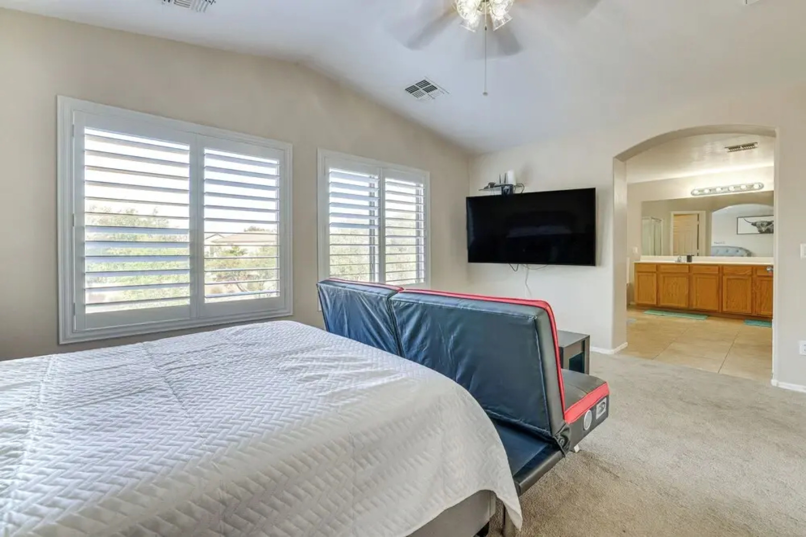 Pool & Patio: San Tan Valley Getaway!