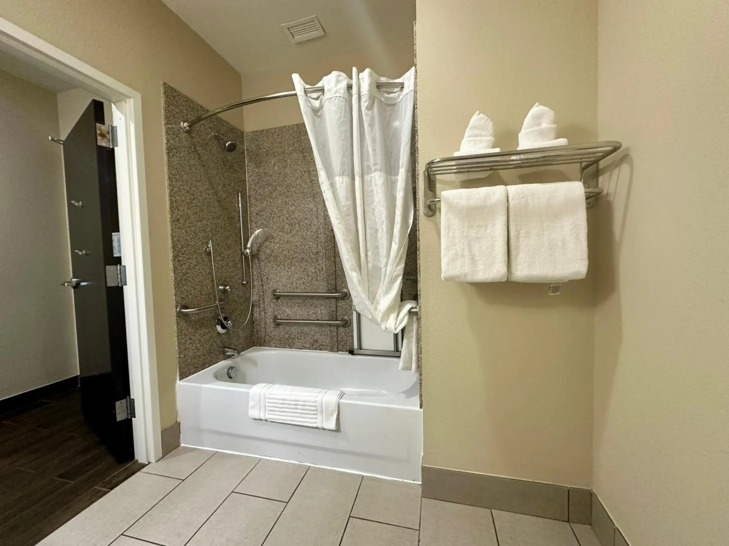 Comfort Inn & Suites Augusta West Near Fort Gordon