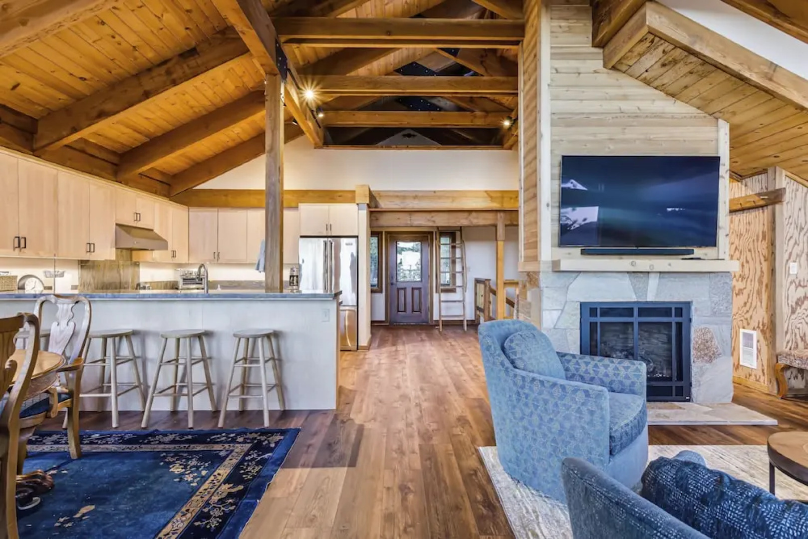 AMAZING VIEWS- MODERN HOME- SH #14 by Bear Valley Vacation Rentals