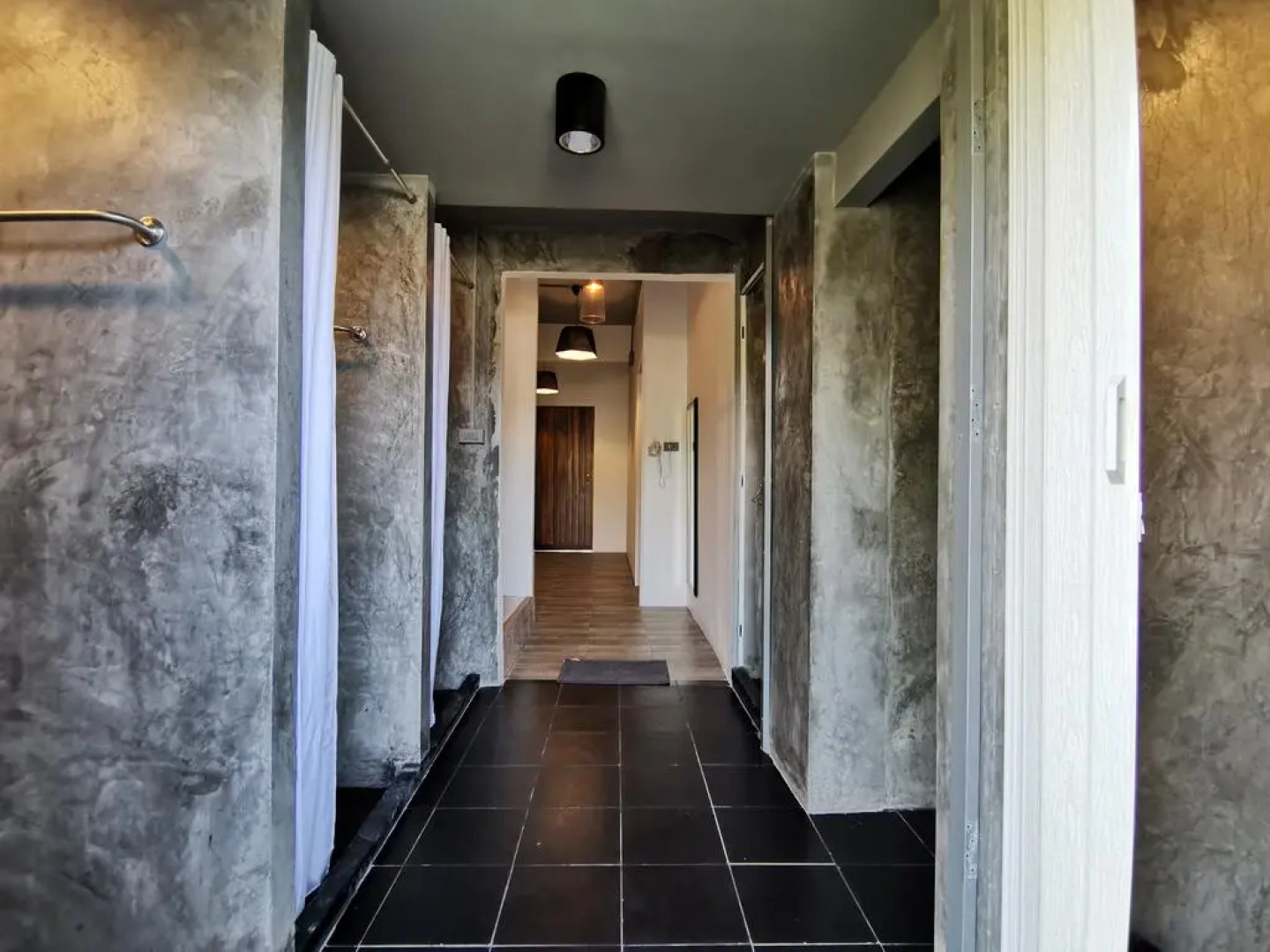 8 Sleepers Street Hostel