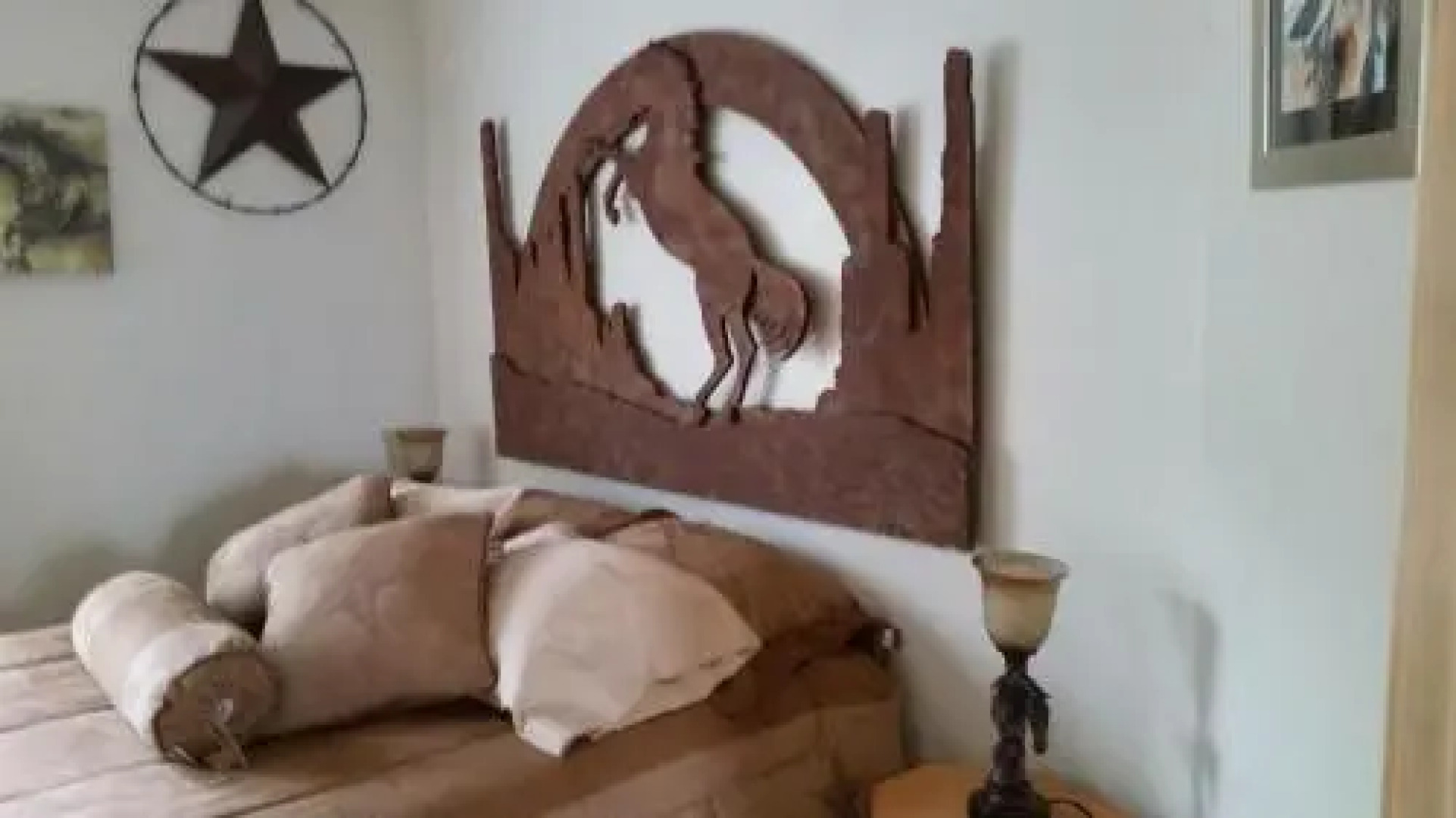 Grizzly Roadhouse Bed & Breakfast and Vacation Rentals