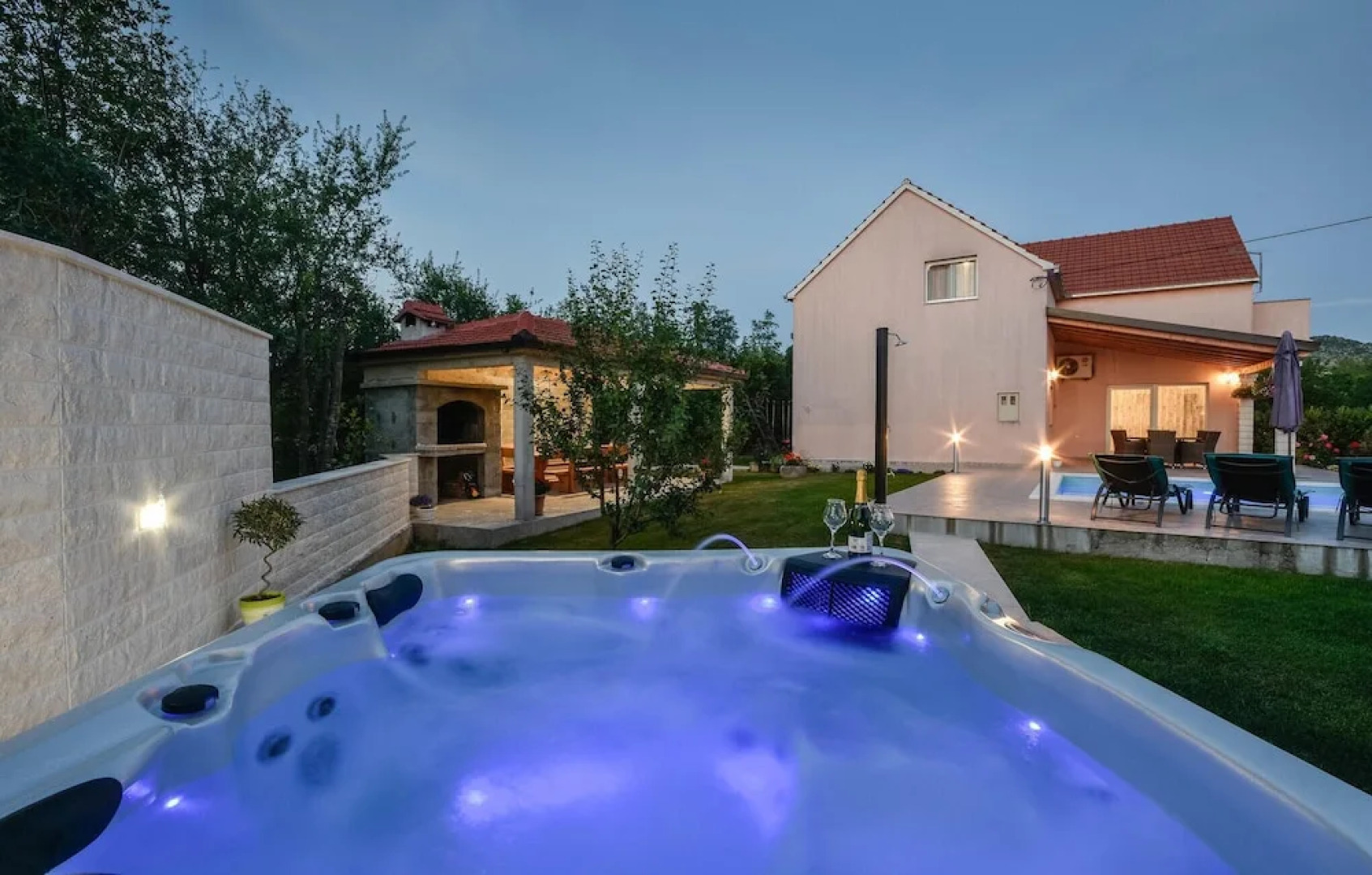 Stunning Home in Dugopolje With Wifi and 4 Bedrooms