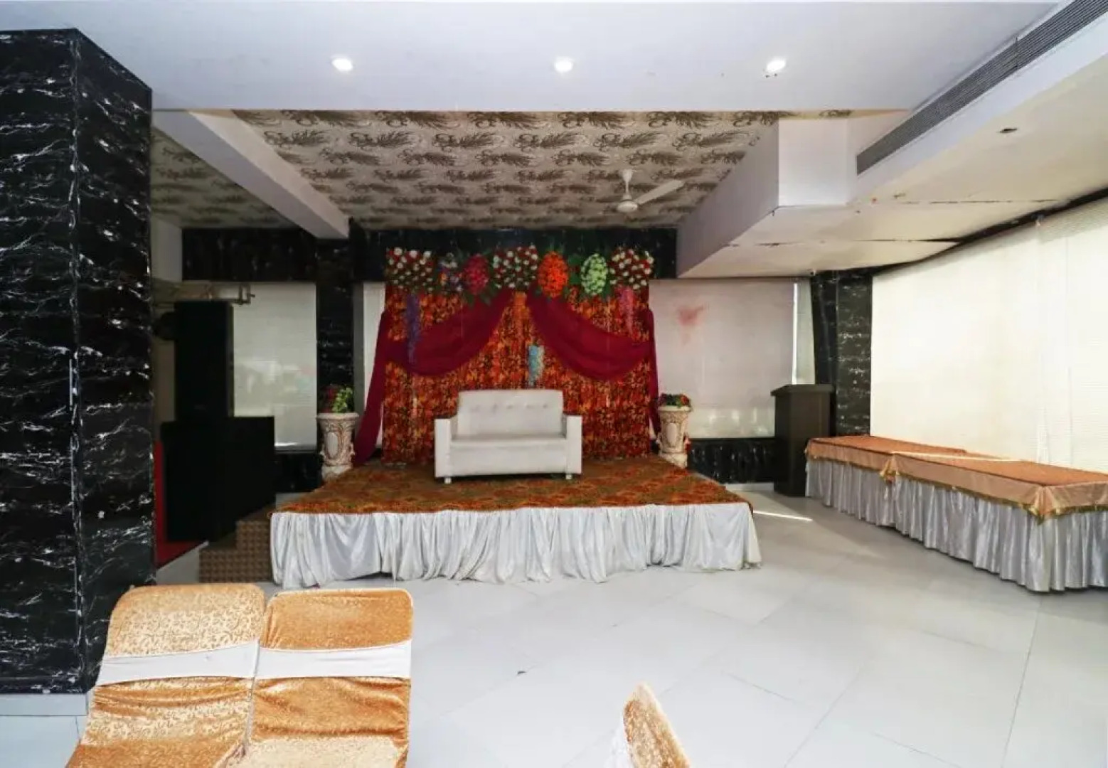 The Classic By OYO Rooms