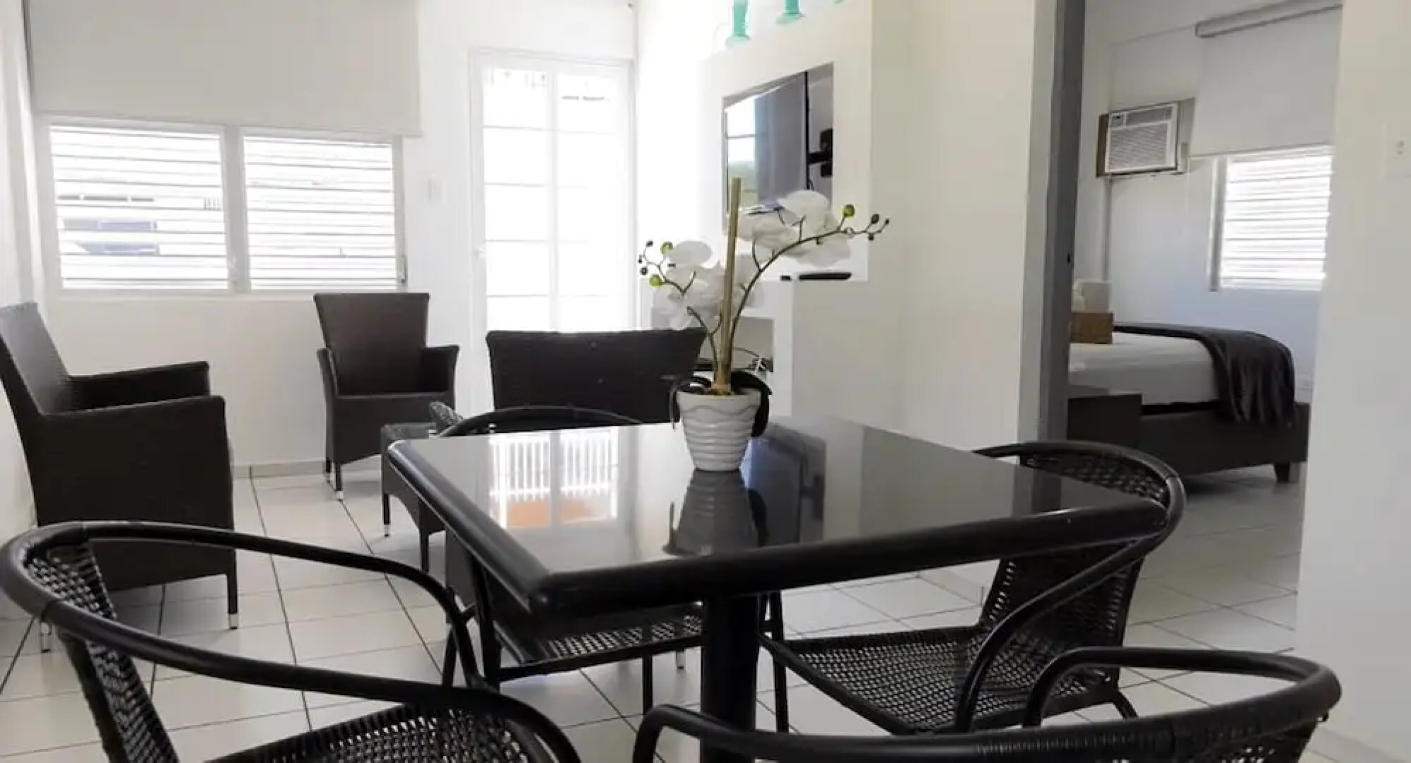 Luichy's Seaside Hotel