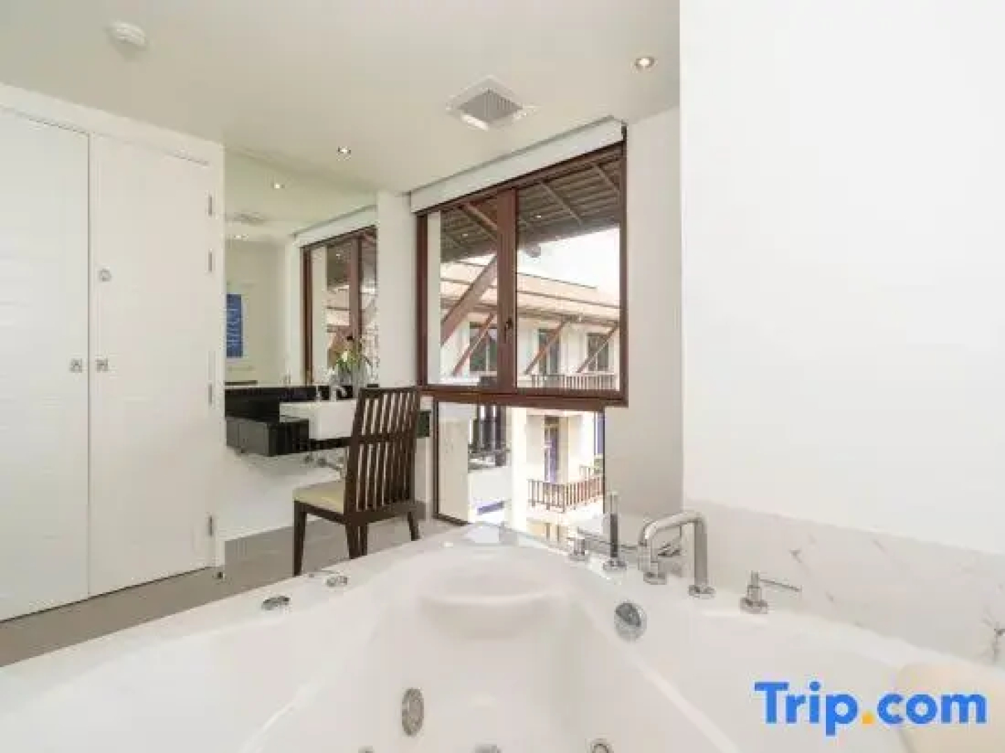 Phuket Seaview with Pool and Rooftop 4 Bedroom Skyvilla