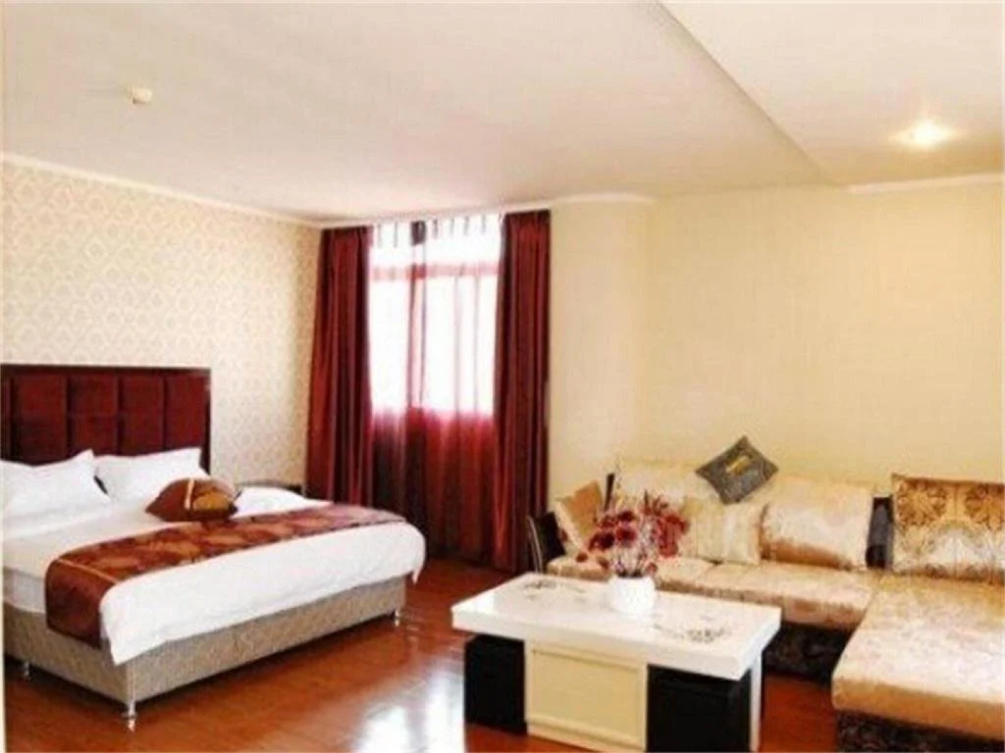 Xichang Xiaoding Business Hotel