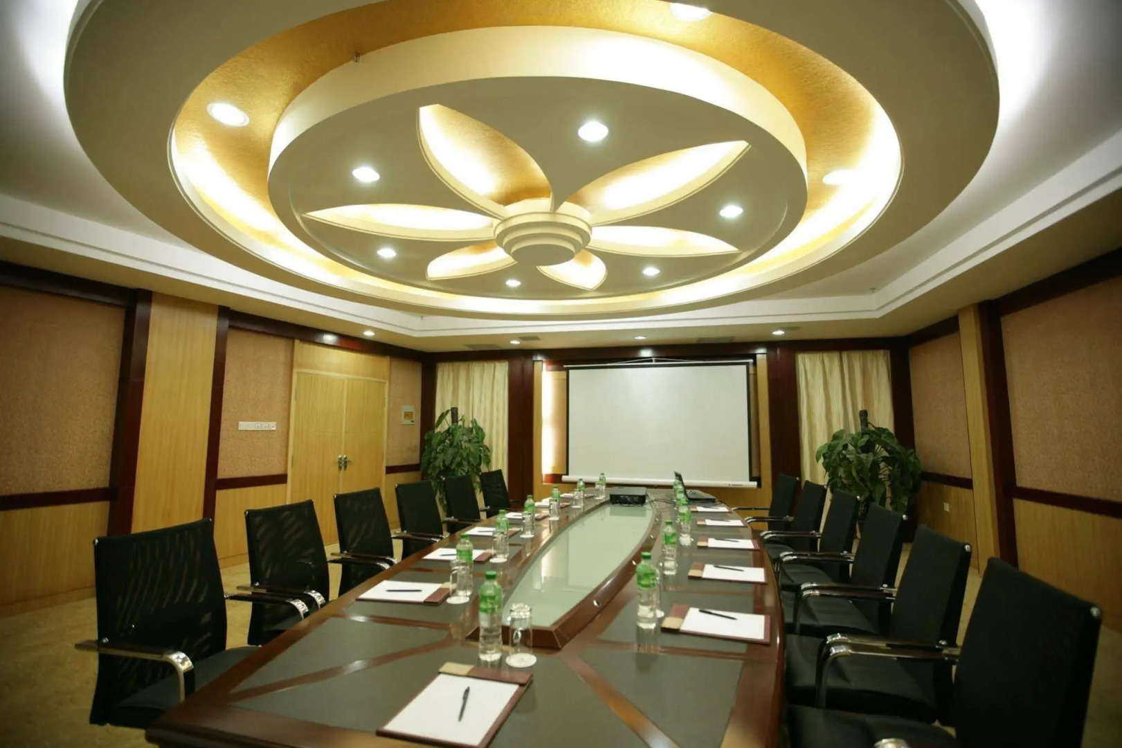 Korla Pear City Garden Hotel