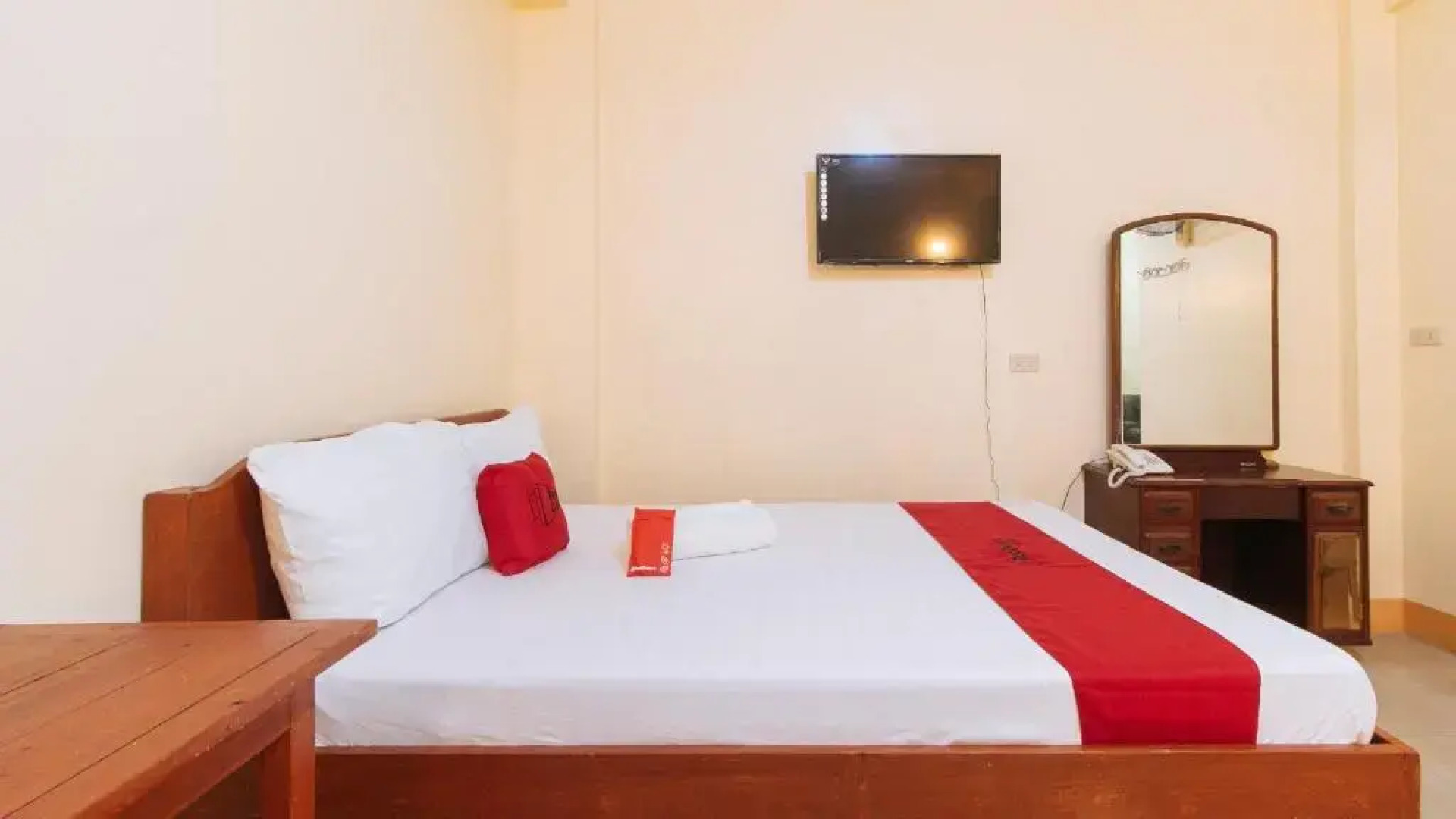 Reddoorz @ Golden Park Inn La Union