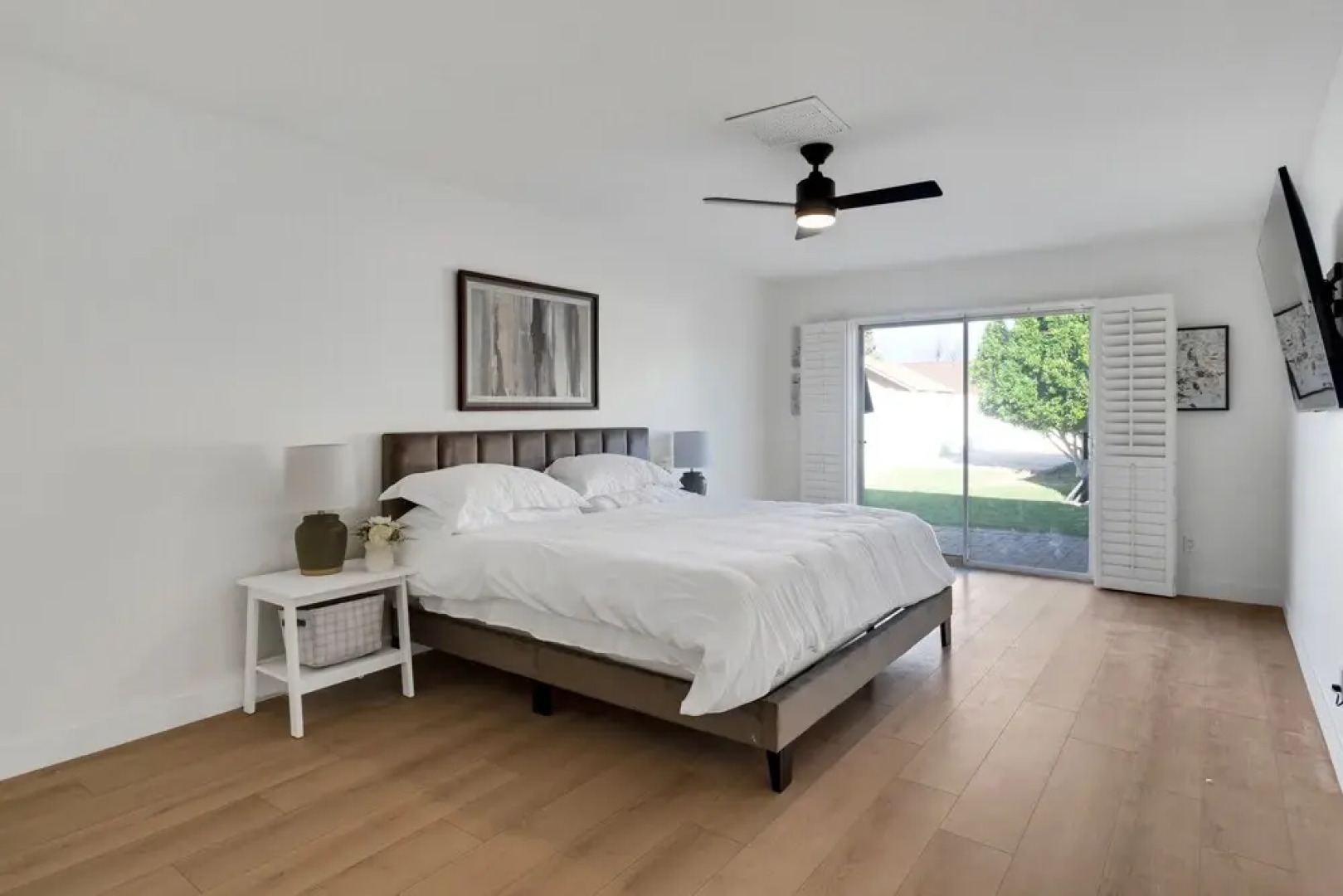 Fabulous Oasis On 59th 4 Bedroom Home by Redawning