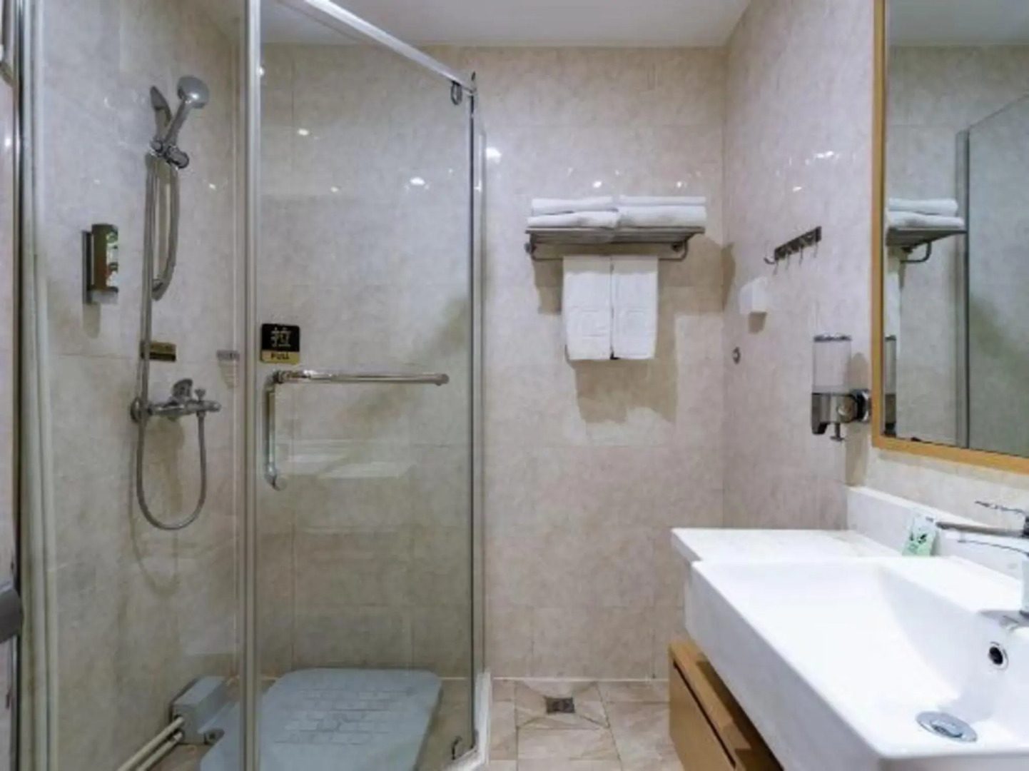 Kombo hotel apartment