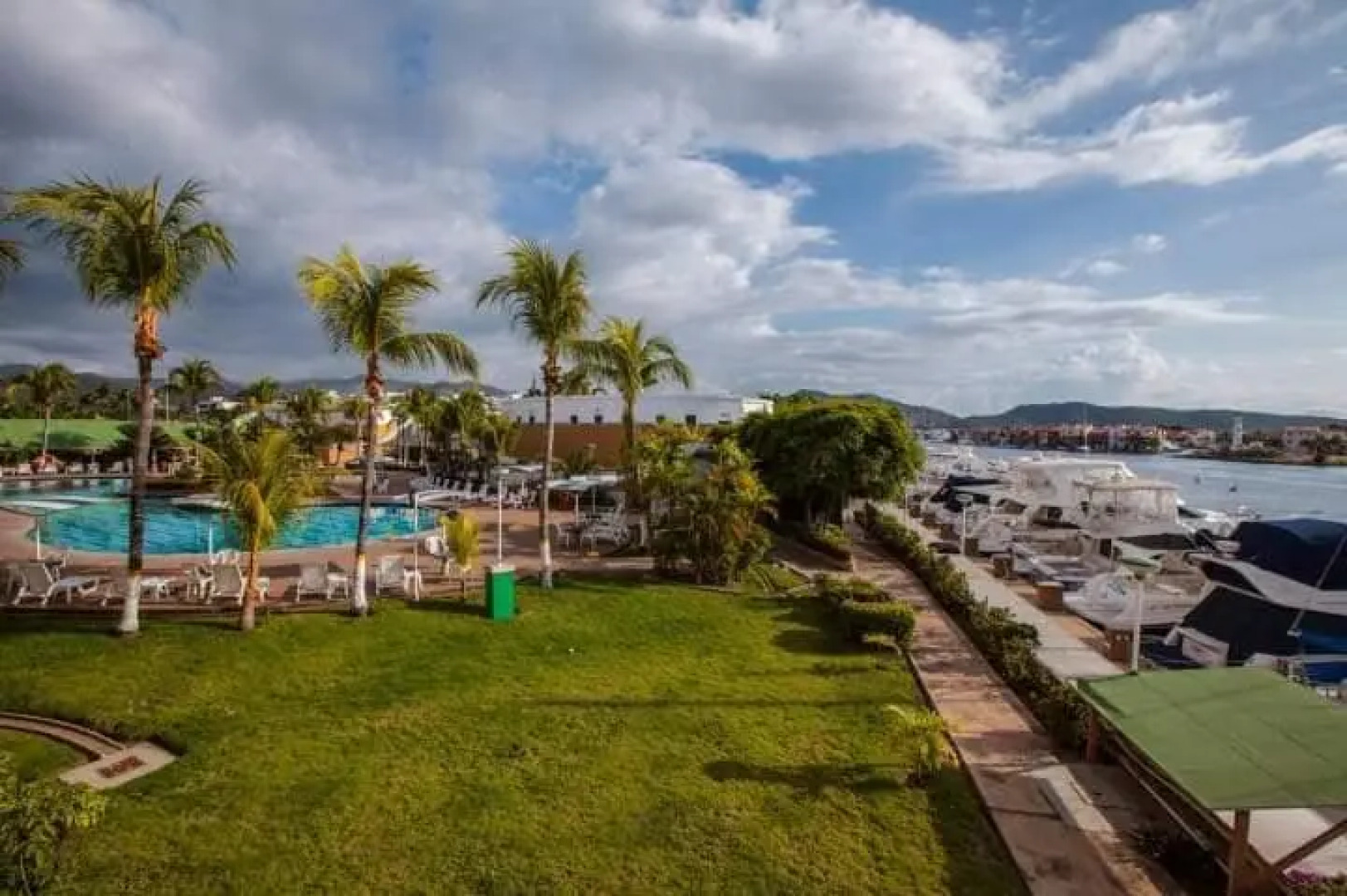 Aqua Vi Marina Hotel & Suites