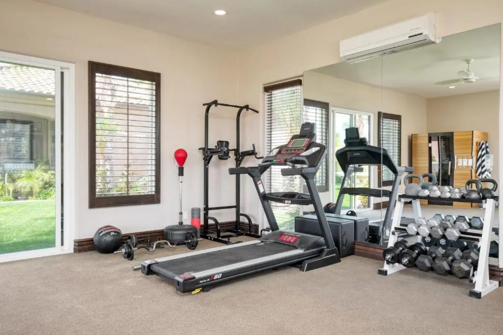 Sky Lantern by AvantStay Stunning Oasis w Pool Hot Tubs Volley Ball Court Home Office