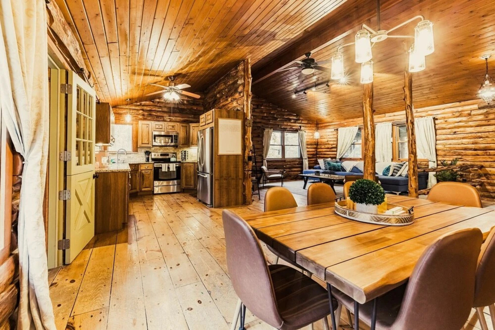 Authentic Log House With Modern Finishes - Game Room & Hot Tub - Pocono Mountains 4 Bedroom Residence by Redawning