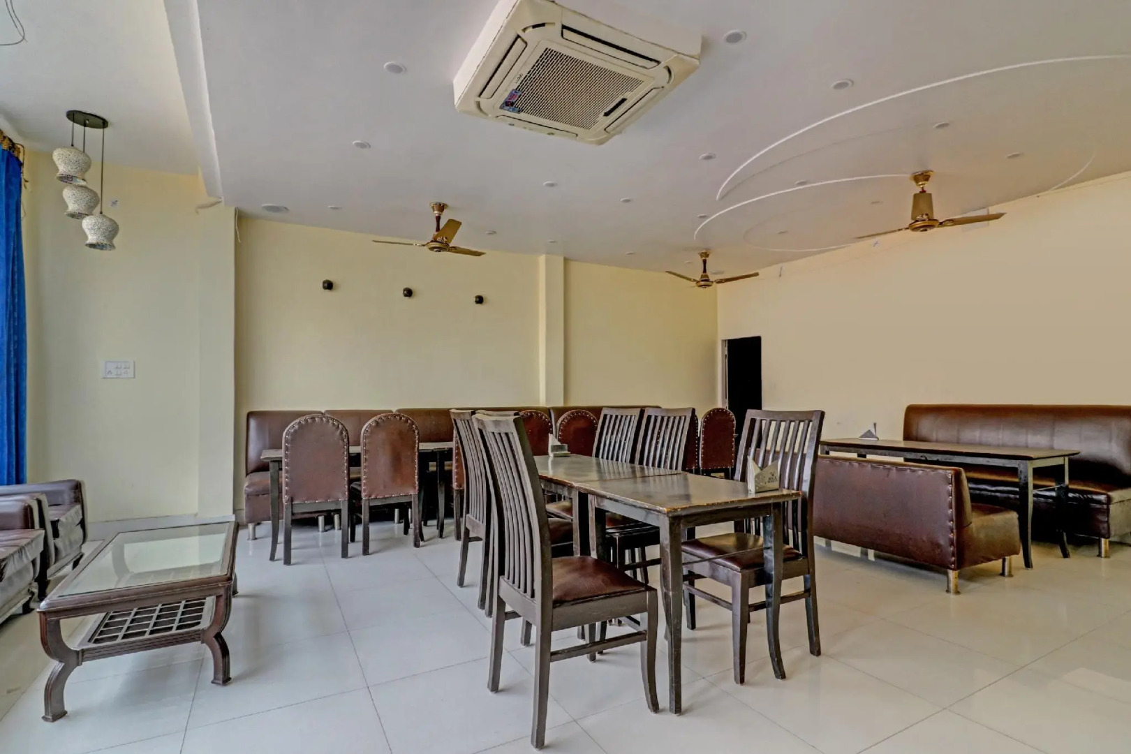 OYO ALG061 Tr Haweli Family Restaurant