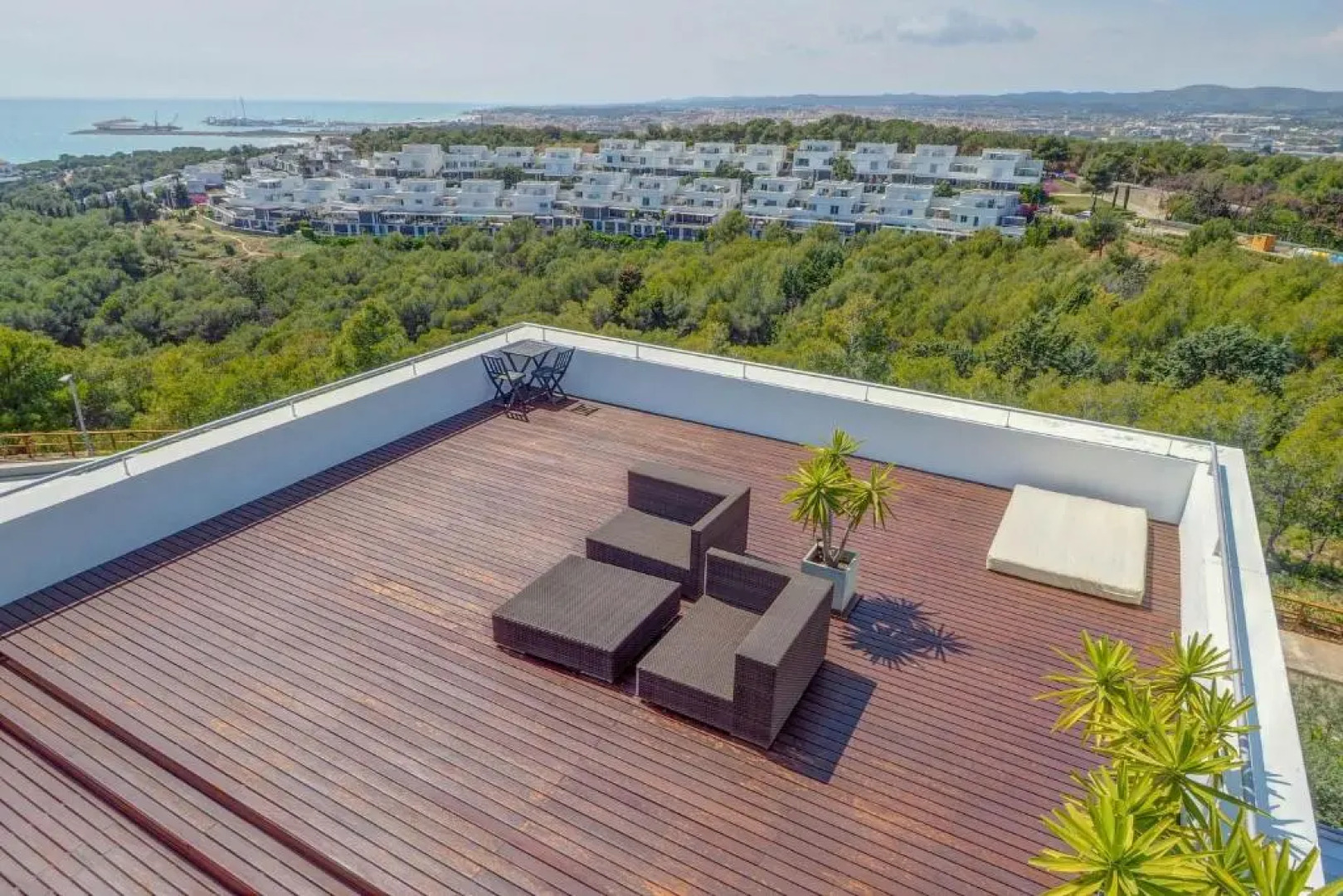 Elora Penthouse with Sea Views by Hello Homes Sitges