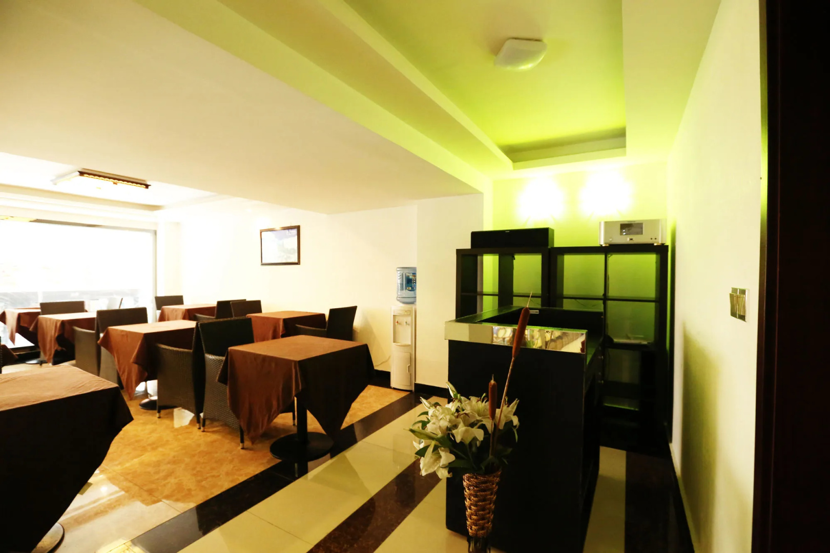 Mount Emei Happy Hotel