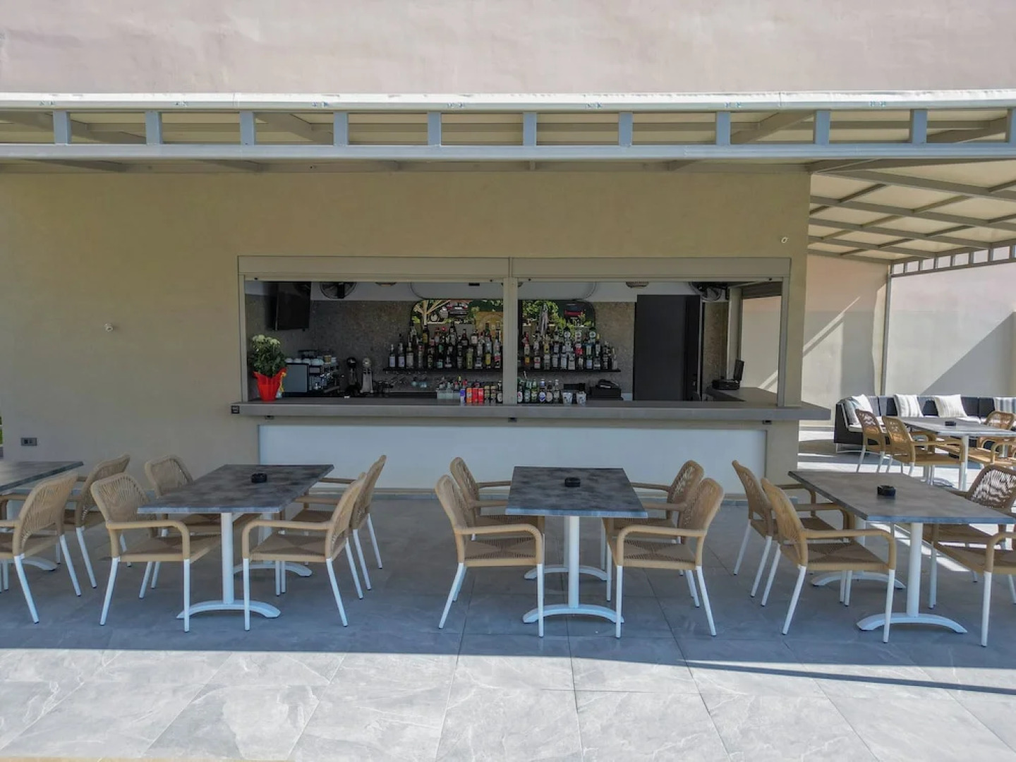 Remezzo Apartments & Studios