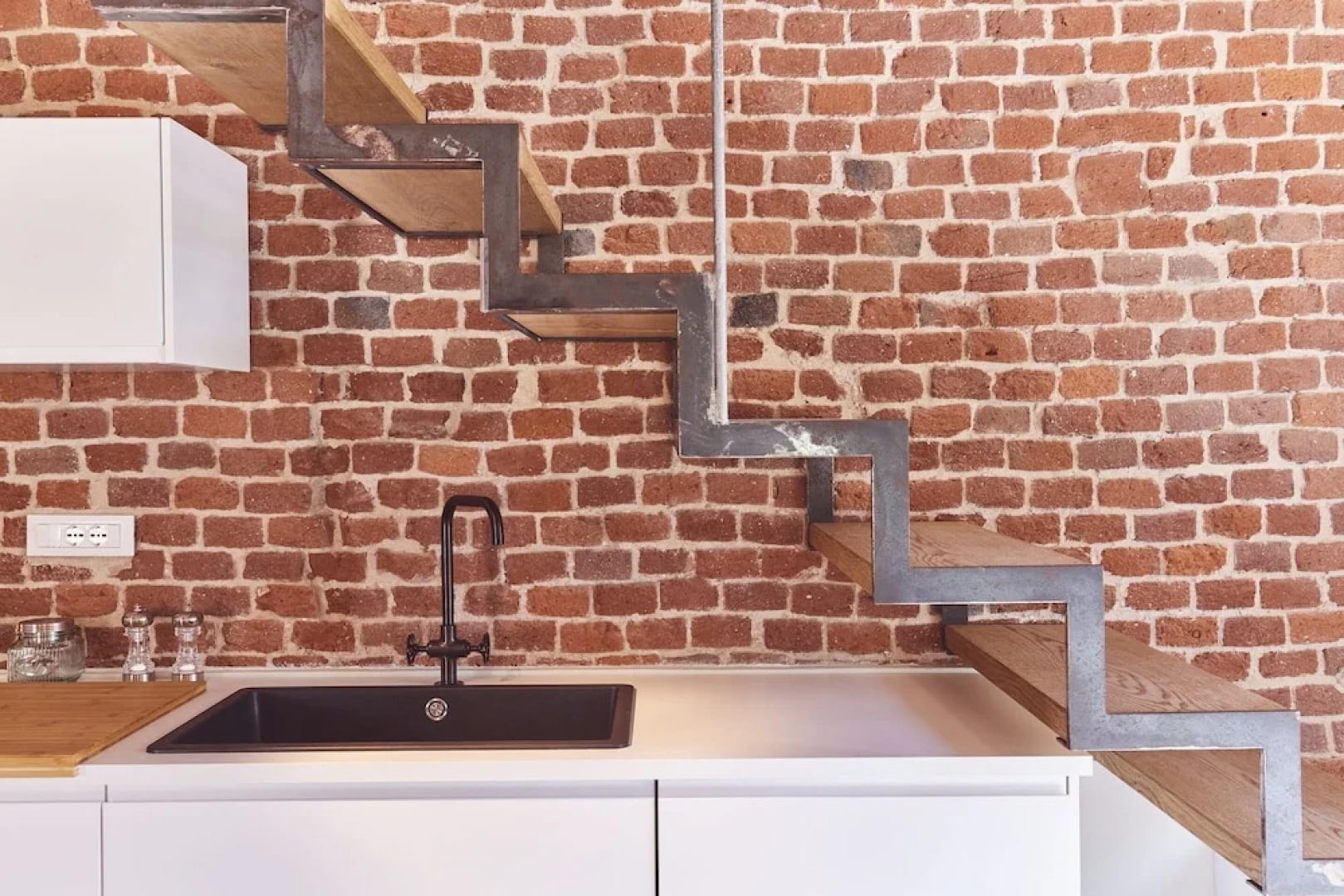 AQVAE Unconventional Country House