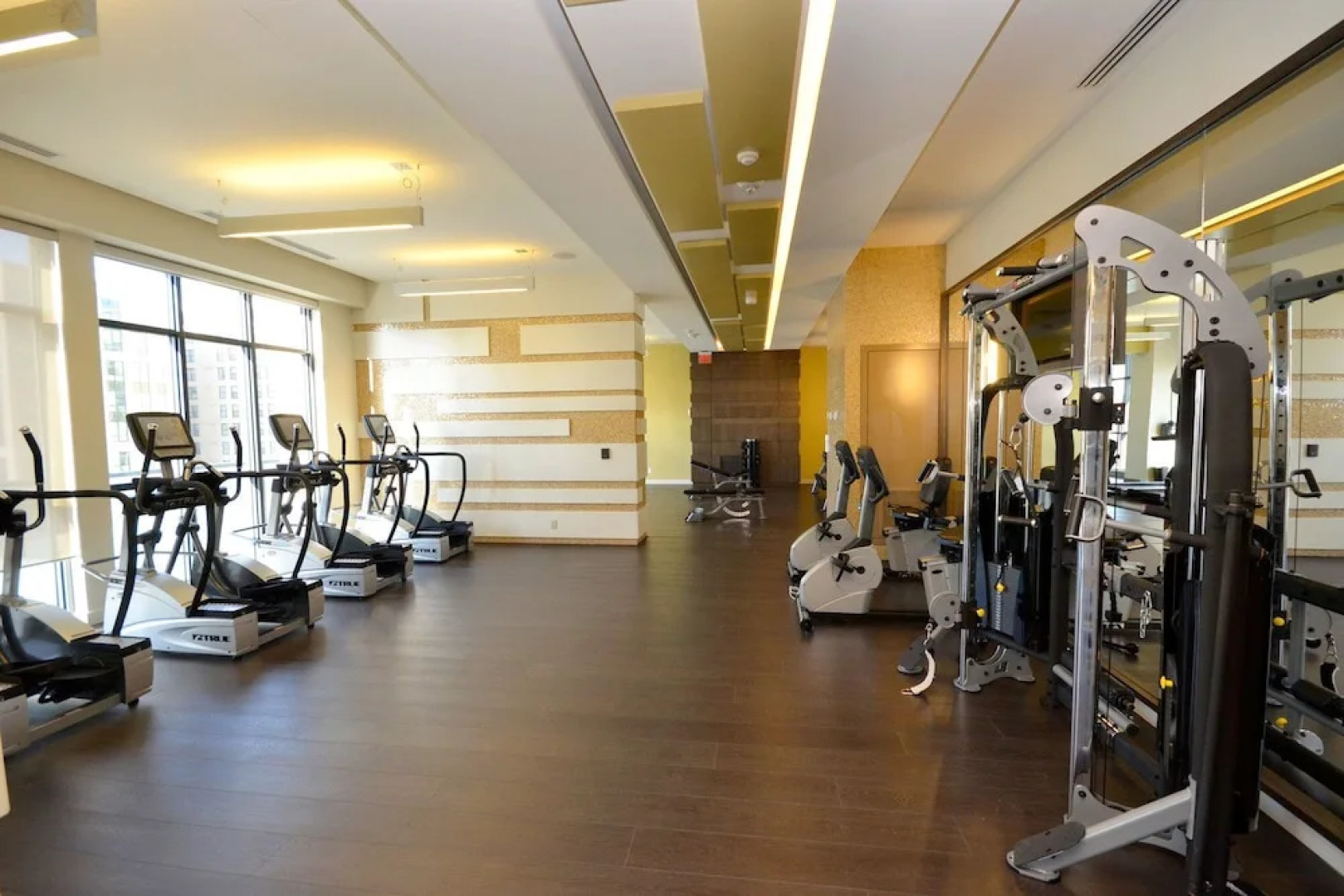 Whitehall Suites - Front Street West