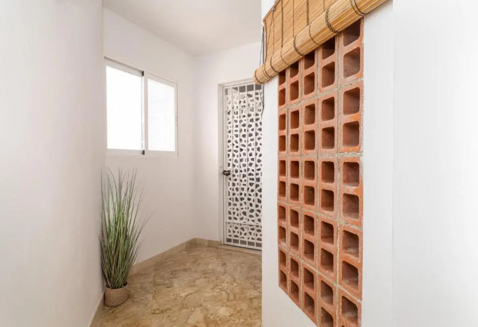 2251-Newly furnished 2 bedrooms with terrace!